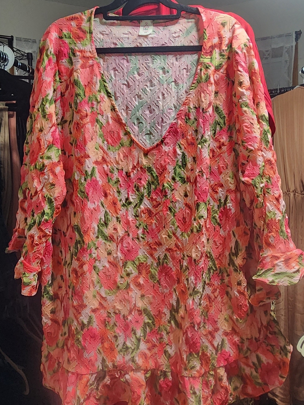 LIKE LOVE Women's Floral V-Neck Tunic in Pink and Coral